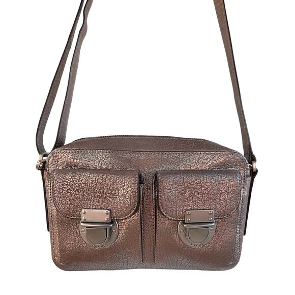 Fossil Riley Metallic Crossbody Bag Silver Foil Leather Camera Style Chic - Picture 1 of 12